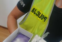 Zamiast telefonu dostał 2 czekolady