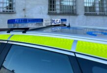 Policjanci interweniowali na miejscu pożaru. Zadbaj o swoje bezpieczeństwo w sezonie grzewczym