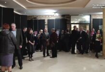 Z drobnych supełków