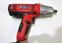 Zamiast klucza udarowego dostał inny przedmiot o niskiej wartości. Uważajmy na zakupy w sieci