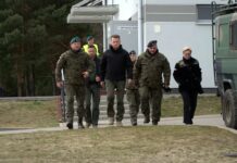 Mariusz Błaszczak z wizytą na poligonie w Nowej Dębie