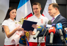 Marszałek Władysław Ortyl pogratulował Annie Wielgosz