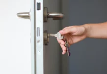 Wyjeżdżasz na święta? Zabezpiecz swoje mienie!