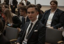 Z „Czarnieckiego” do Parlamentu Młodych Rzeczypospolitej Polskiej