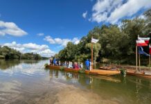 Wodowanie łodzi flisackiej