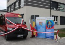 Uroczyste przekazanie autobusu dla SOSW w Rudniku nad Sanem