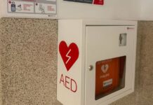 W niżańskiej komendzie zainstalowano defibrylator AED