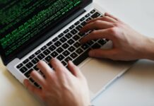 Policja apeluje o ostrożność podczas zakupów internetowych