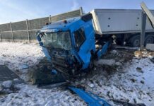 Ciężarówka w rowie