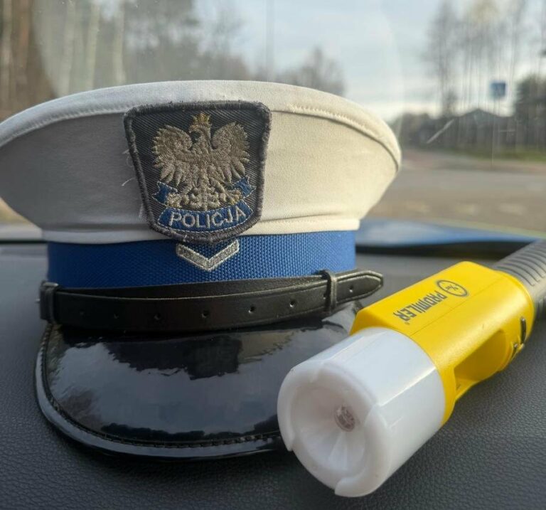 Policjanci przerwali dalszą jazdę nietrzeźwym kierującym
