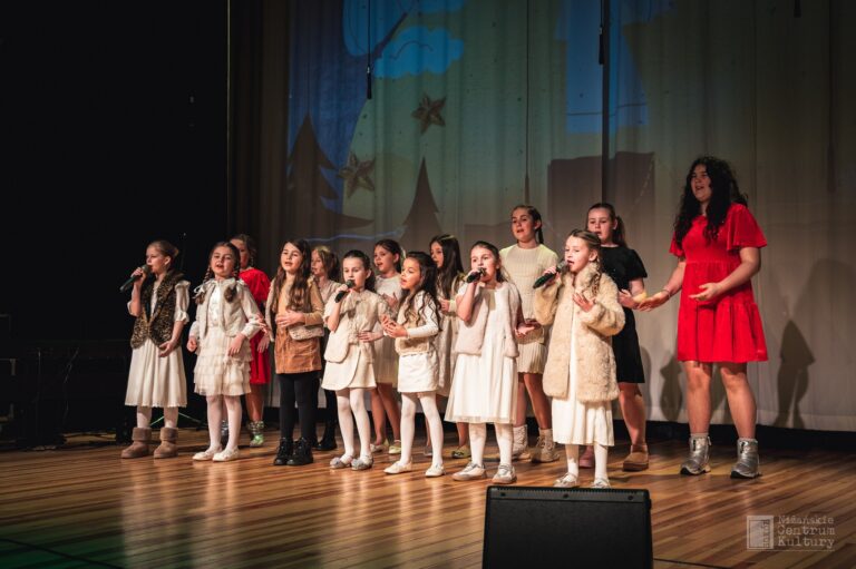 Kolęda, która łączy pokolenia – „Niżańscy Kolędnicy Jezuskowi w darze” po raz drugi
